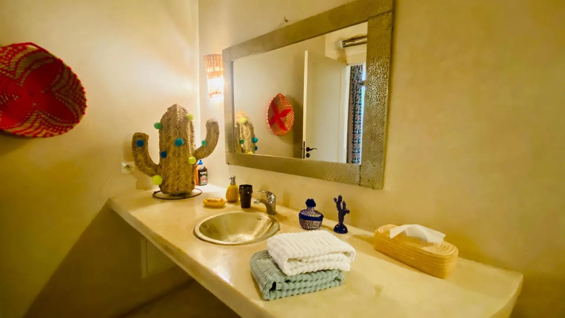 Feriehus Riad Prive, 5 Suites Et Piscine Marrakesh